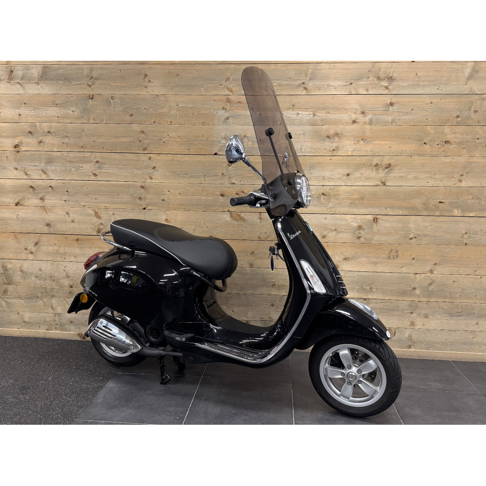 Vespa Primavera 50 25km Zwart 2017 (DNH-49-X)