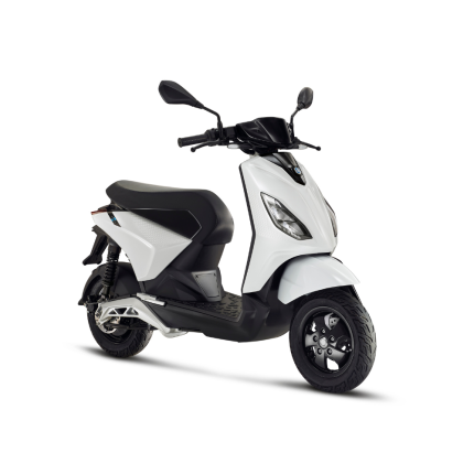 Piaggio 1 Plus E-scooter 2.2kW - Forever White