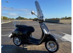 Vespa Primavera Elettrica 2024 Zwart Demo Aanbieding (excl. accessoires)