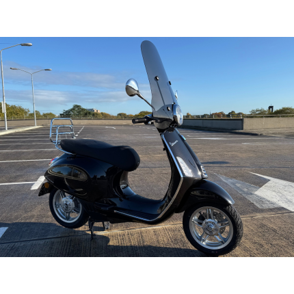 Vespa Primavera Elettrica 2024 Zwart Demo Aanbieding (excl. accessoires)