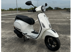 Vespa Primavera 50 Special White/Black Aanbieding Nieuw