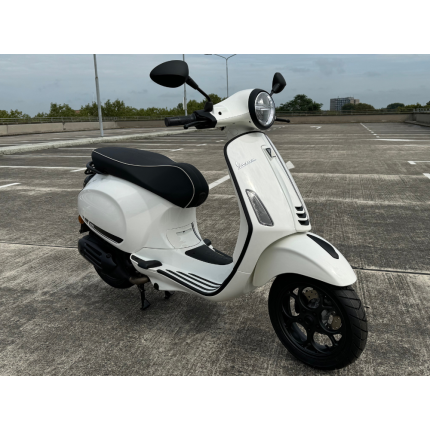 Vespa Primavera 50 Special White/Black Aanbieding Nieuw